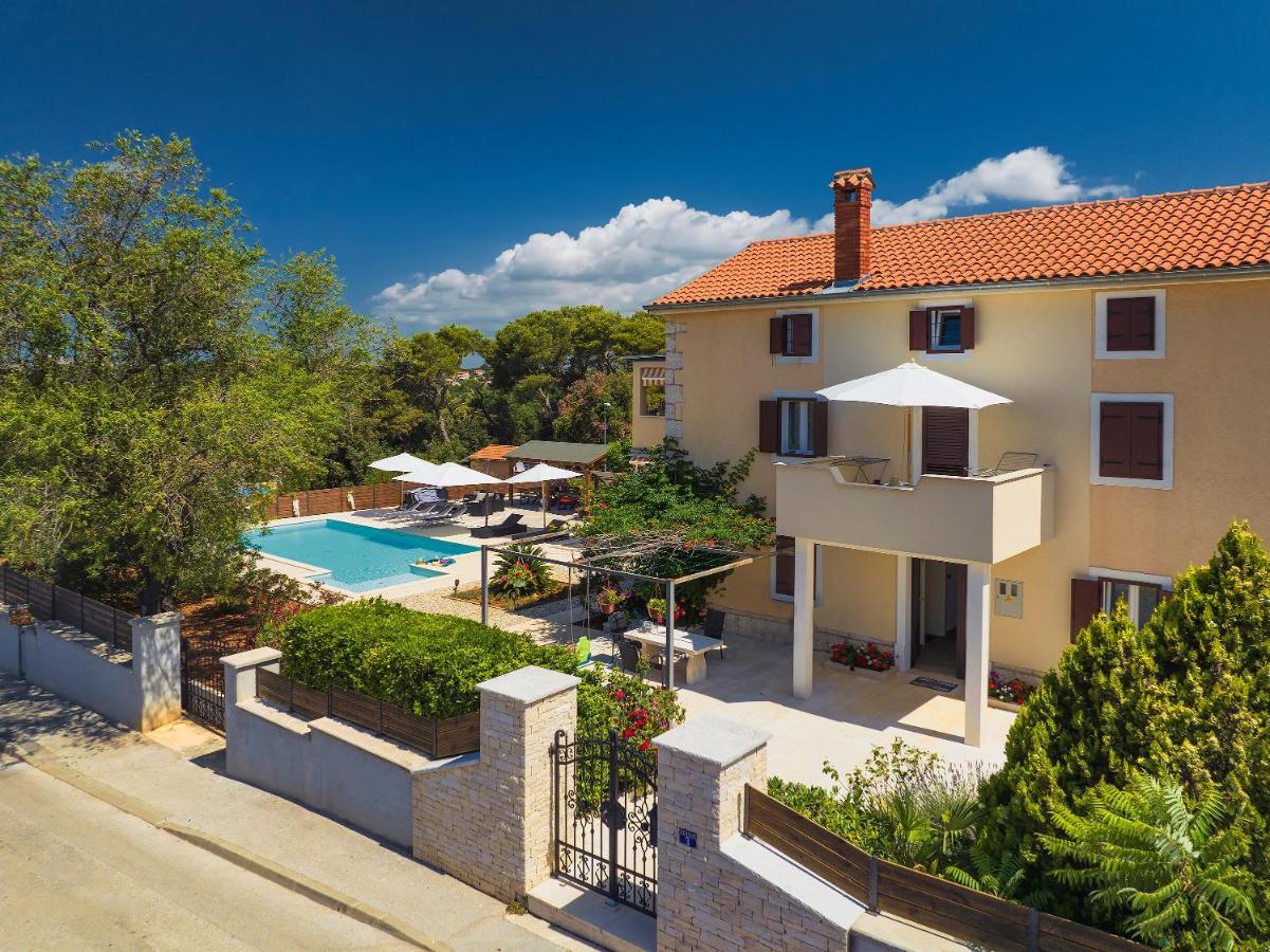 Apartments Vita Vinkuran Bagian luar foto